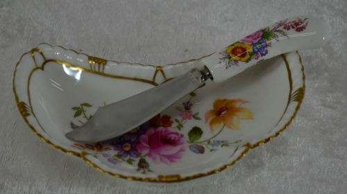BOXED ROYAL CROWN DERBY CHINA BUTTER DISH AND KNIFE - from SUZYT