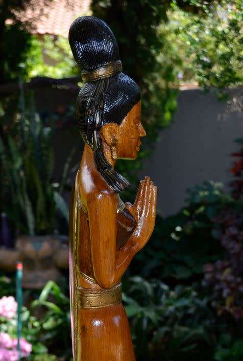 77CMS - THAI SAWASDEE HAND-CARVED LADY WELCOMING STATUE - from SUEZYT