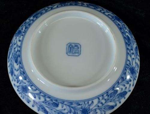 FLOWERS AND ORIENTAL SCENE ON 2 SMALL BLUE AND WHITE DISHES - from SUEZYT