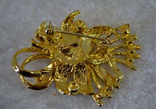 BROOCH GOLD COLOURED - FAUX PEARLS  - from SUEZYT