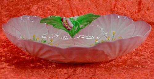 PRETTY BUTTERCUP CARLTON WARE DISH -  from SUEZYT