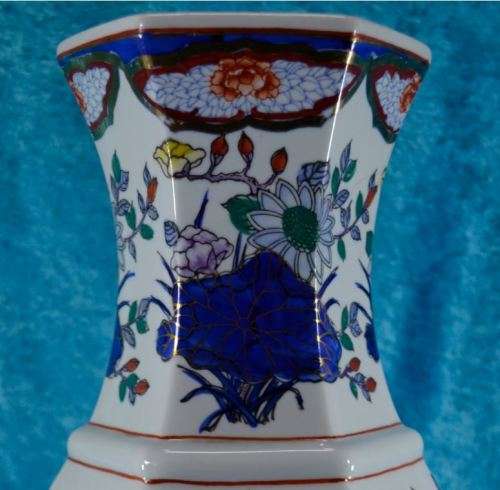 VINTAGE JAPANESE IMARI STYLE VASE  - from SUEZYT