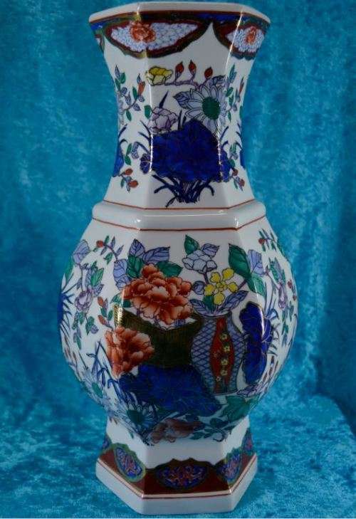 VINTAGE JAPANESE IMARI STYLE VASE  - from SUEZYT