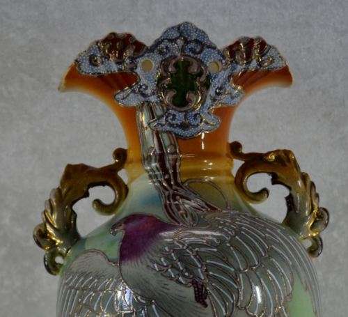 JAPANESE RED HEADED WOOD PIGEON SATSUMA (?) VASE - from SUEZYT