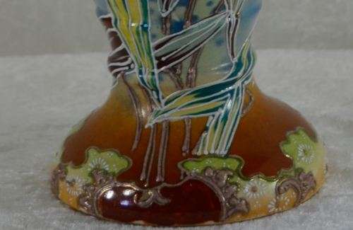 JAPANESE RED HEADED WOOD PIGEON SATSUMA (?) VASE - from SUEZYT