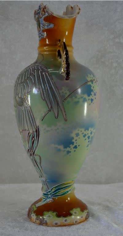 JAPANESE RED HEADED WOOD PIGEON SATSUMA (?) VASE - from SUEZYT