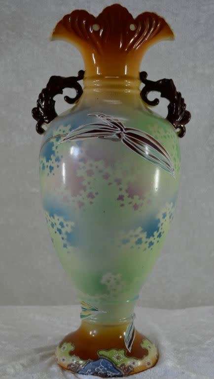 JAPANESE RED HEADED WOOD PIGEON SATSUMA (?) VASE - from SUEZYT