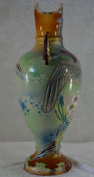 JAPANESE RED HEADED WOOD PIGEON SATSUMA (?) VASE - from SUEZYT