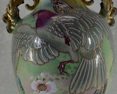 JAPANESE RED HEADED WOOD PIGEON SATSUMA (?) VASE - from SUEZYT