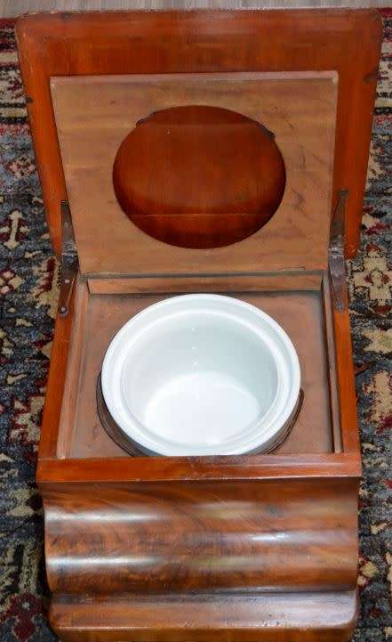 VICTORIAN MAHOGANY COMMODE - from SUEZYT
