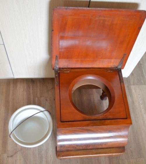 VICTORIAN MAHOGANY COMMODE - from SUEZYT