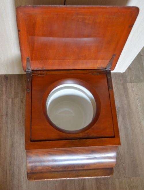 VICTORIAN MAHOGANY COMMODE - from SUEZYT