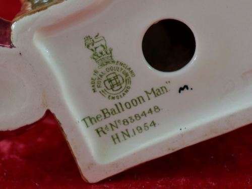 "RESERVED" THE BALLOON MAN FROM ROYAL DOULTON HN 1954 "DAMAGED" - from SUEZYT