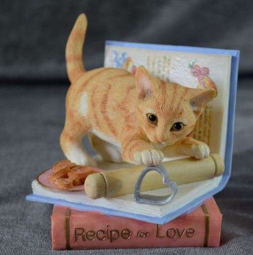 "RESERVED FOR BARGAINADDICT" KITTEN - A RECIPE FOR LOVE  SCULPTURE - COUNTRY ARTISTS - from SUEZYT