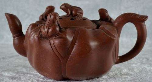 CHINESE YIXING ZISHA TEAPOT -SUEZYT