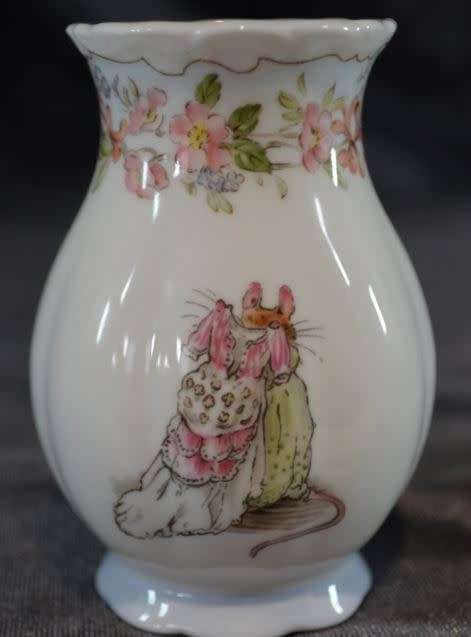 ROYAL DOULTON VASE - from SUEZYT