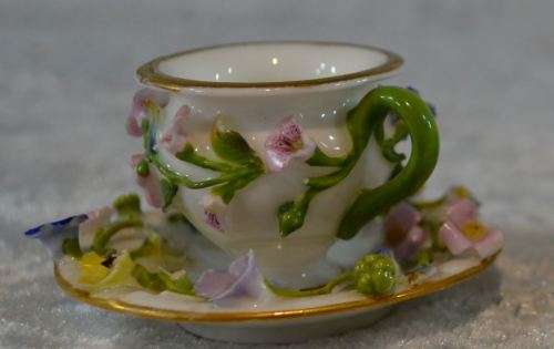 MEISSEN RARE MINIATURE TEAPOT AND DUO WITH APPLIED FLOWERS - from SUEZYT