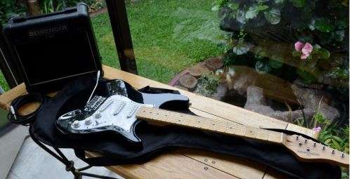 BEHRINGER GUITAR AND AMP - from SUEZYT