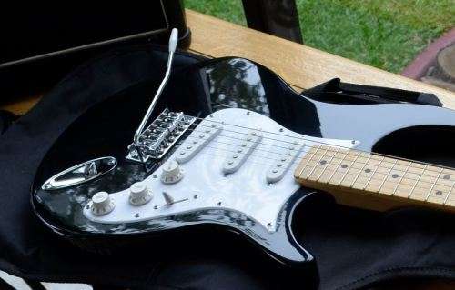 BEHRINGER GUITAR AND AMP - from SUEZYT