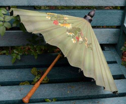 VINTAGE ORIENTAL OIL-PAPER UMBRELLA - from SUEZYT