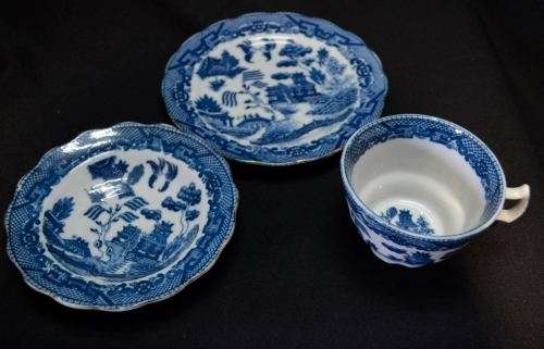 MARUKACHI CHINA TRIO WITH JAPANESE SCENE -  from SUEZYT