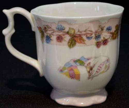 ROYAL DOULTON BRAMBLY HEDGE "AUTUMN BEAKER" - from SUEZYT
