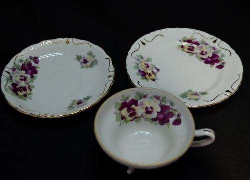 FOOTED PANSY TRIO - JAPAN - from SUEZYT