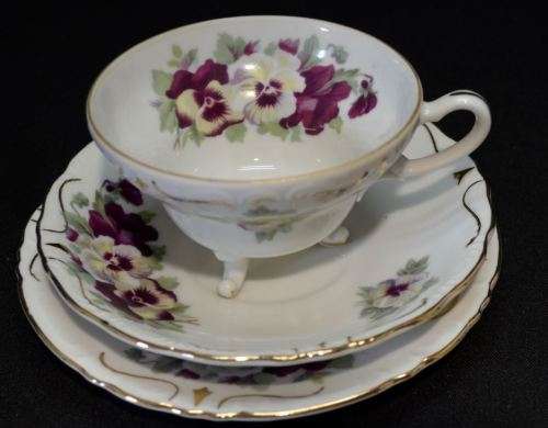 FOOTED PANSY TRIO - JAPAN - from SUEZYT