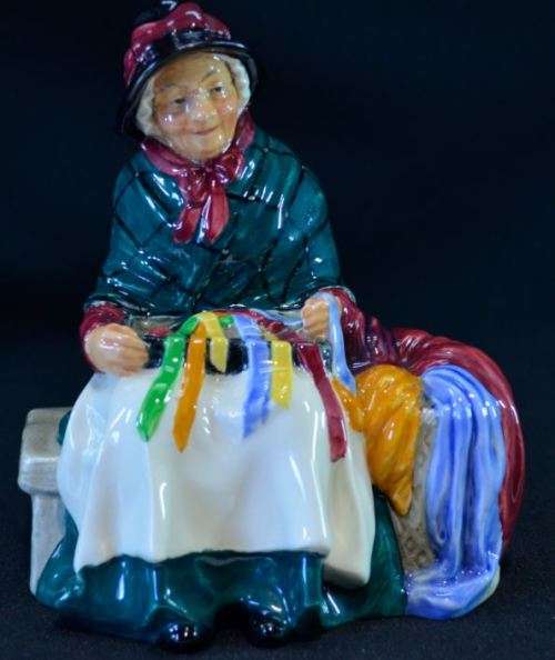 ROYAL DOULTON FIGURINE "SILKS AND RIBBONS" from SUEZYT