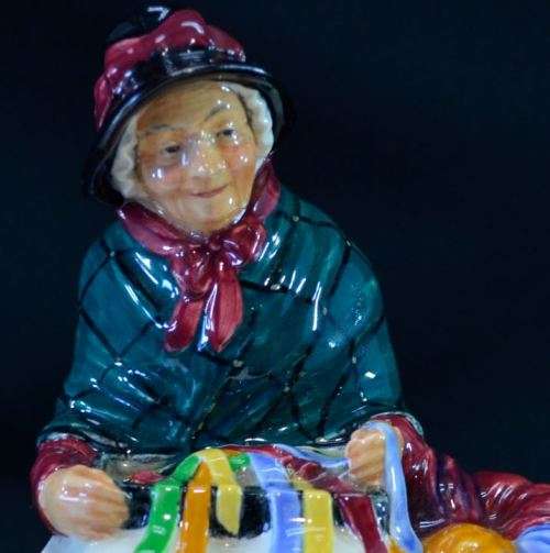 ROYAL DOULTON FIGURINE "SILKS AND RIBBONS" from SUEZYT