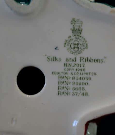 ROYAL DOULTON FIGURINE "SILKS AND RIBBONS" from SUEZYT