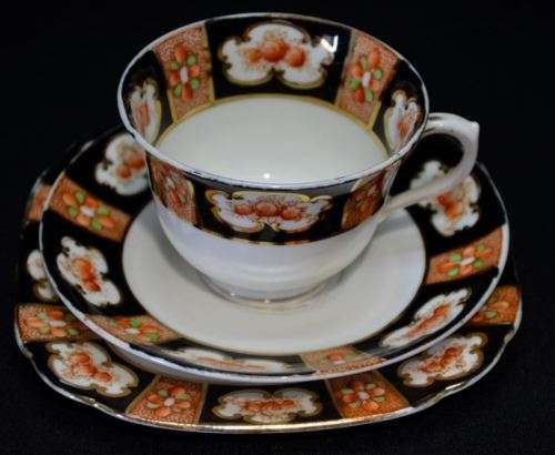 ROYAL ALBERT IMARI STYLE TRIO C 1920s - from SUEZYT