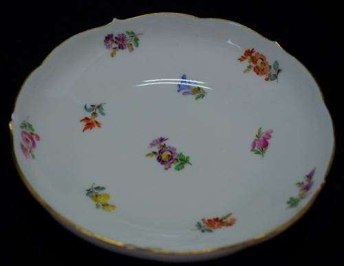 MEISSEN SCATTERED FLOWERS DISH #3 - BLUE DOT PERIOD - from SUEZYT