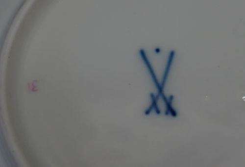 MEISSEN SCATTERED FLOWERS DISH #3 - BLUE DOT PERIOD - from SUEZYT