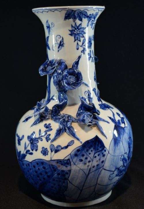 LARGE CHINESE BLUE AND WHITE VASE WITH APPLIED FLOWERS - from SUEZYT