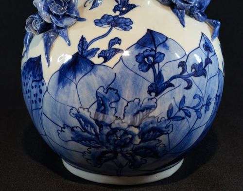 LARGE CHINESE BLUE AND WHITE VASE WITH APPLIED FLOWERS - from SUEZYT