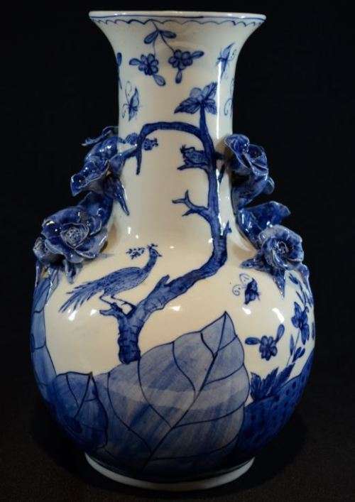 LARGE CHINESE BLUE AND WHITE VASE WITH APPLIED FLOWERS - from SUEZYT