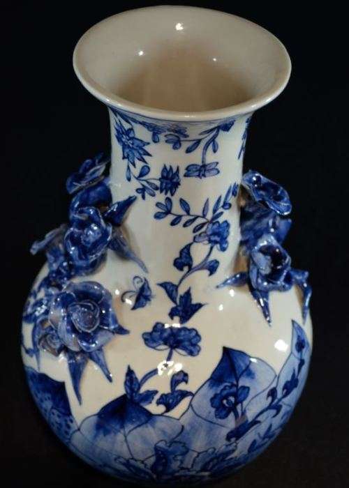 LARGE CHINESE BLUE AND WHITE VASE WITH APPLIED FLOWERS - from SUEZYT