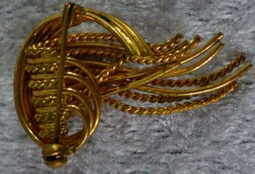 GOLD GILT ROPE DESIGN BROOCH - from SUEZYT