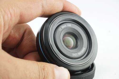 Samsung NX 30mm F2 Pancake lens for Samasung NX camera bodies **Fantastic Condition**