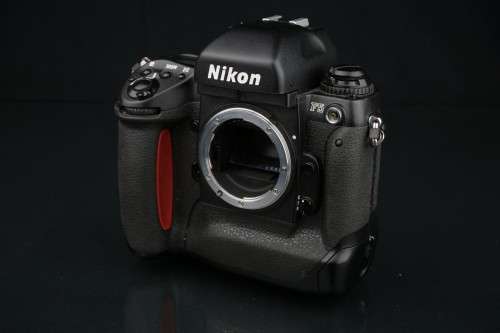 Legendary Nikon F5 35mm SLR Body **Near Mint Condition, Fantastic Pro Film Camera**