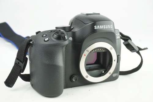 Samsung NX30 Smart Camera - 20.3MP, Wi-Fi, NFC Body only **Brilliant Camera in fantatsic condition**