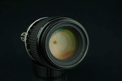 Nikon Micro Nikkor 105mm F2.8 AIS lens Nikon Mount **Near Mint Condition**