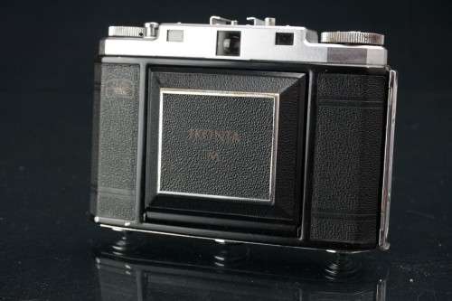 Zeiss-Ikon Ikonta M 524/16 Rangefinder 120 Film Camera  Zeiss Opton Tessar lens **Great Condition*