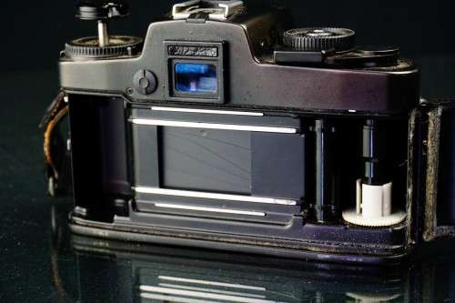 Leitz Leica R4 35mm SLR Camera body with a Benser Carry Case  **Great Condition**