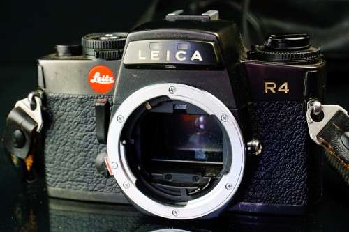 Leitz Leica R4 35mm SLR Camera body with a Benser Carry Case  **Great Condition**