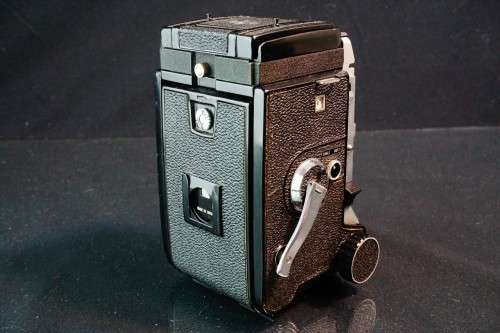 Mamiya C330 Professional TLR with Blue Dot 80mm F2.8 Lens **Excellent Condition**