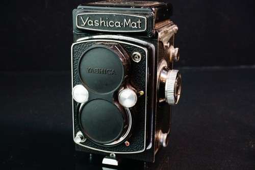 Yashica-Mat 120 Film TLR Camera with Yashinon 80mm F3.5 lens  **Great Condition, Please Read **