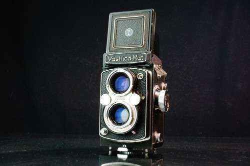 Yashica-Mat 120 Film TLR Camera with Yashinon 80mm F3.5 lens  **Great Condition, Please Read **