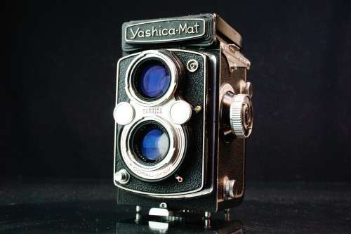 Yashica-Mat 120 Film TLR Camera with Yashinon 80mm F3.5 lens  **Great Condition, Please Read **